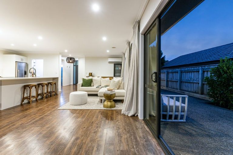 Photo of property in 8 Tararua Close, Aotea, Porirua, 5024