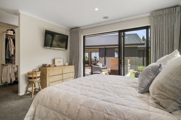 Photo of property in 124 Highland Drive, Acacia Bay, Taupo, 3385