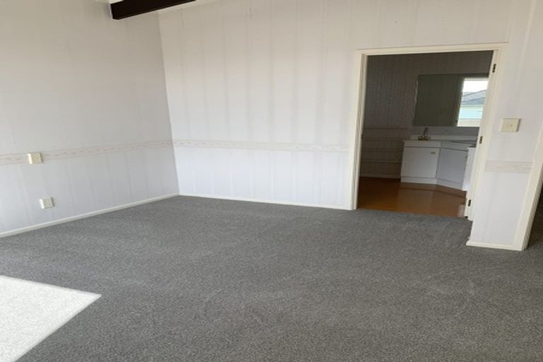 Photo of property in 17 Waller Avenue, Bucklands Beach, Auckland, 2012