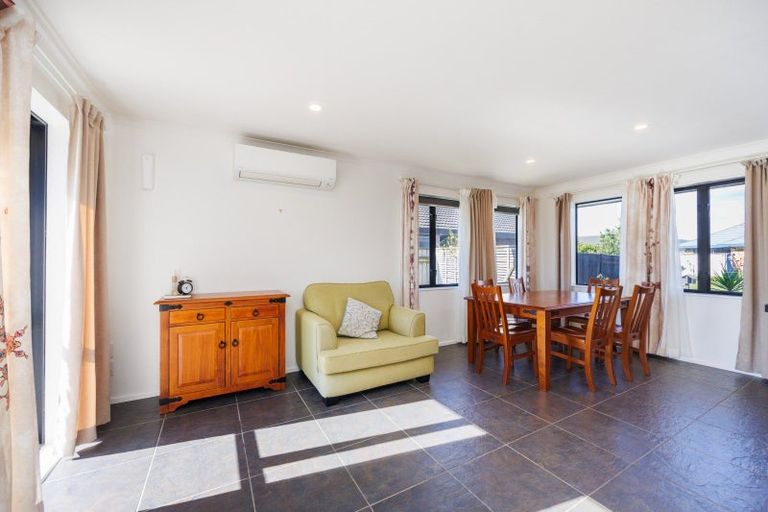 Photo of property in 15 Orlando Way, Kelvin Grove, Palmerston North, 4414