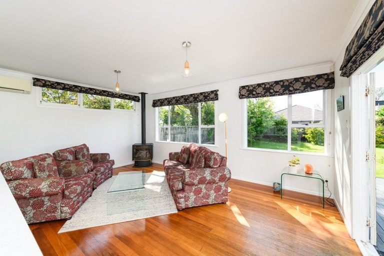 Photo of property in 15 Elmira Avenue, Hokowhitu, Palmerston North, 4410