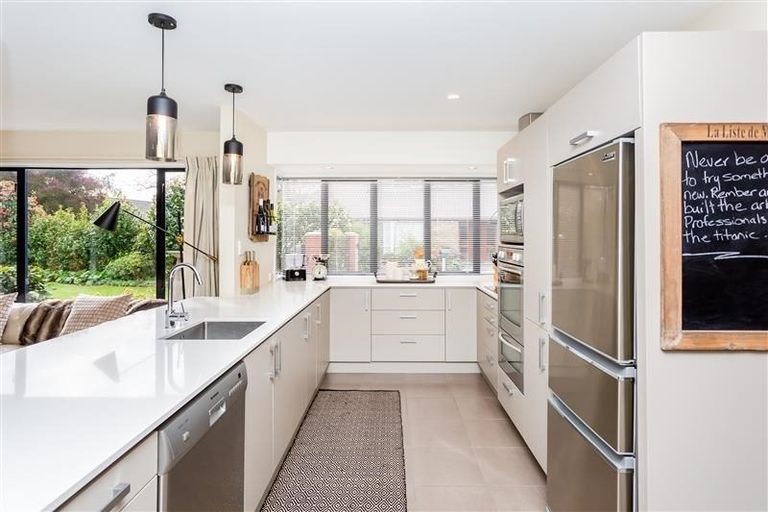 Photo of property in 8 Dorfold Mews, Avonhead, Christchurch, 8042