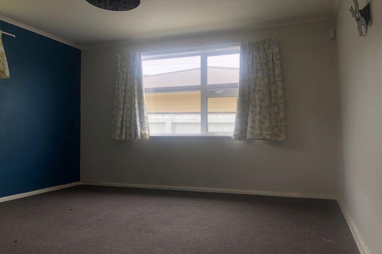 Photo of property in 175 Wainuiomata Road, Wainuiomata, Lower Hutt, 5014
