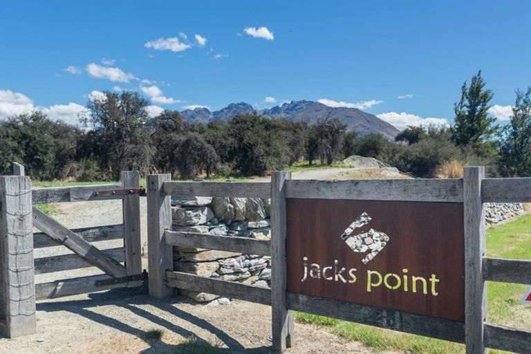 Photo of property in 16 Double Cone Road, Jacks Point, Queenstown, 9371