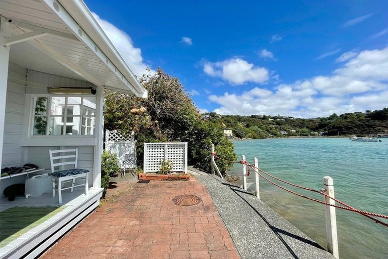 Photo of property in 18 Trevor Terrace, Paremata, Porirua, 5024