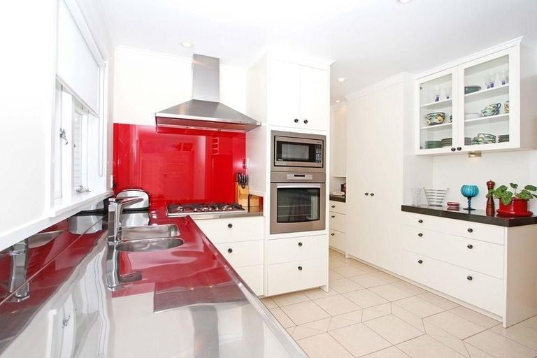 Photo of property in 126 Hinemoa Street, Birkenhead, Auckland, 0626