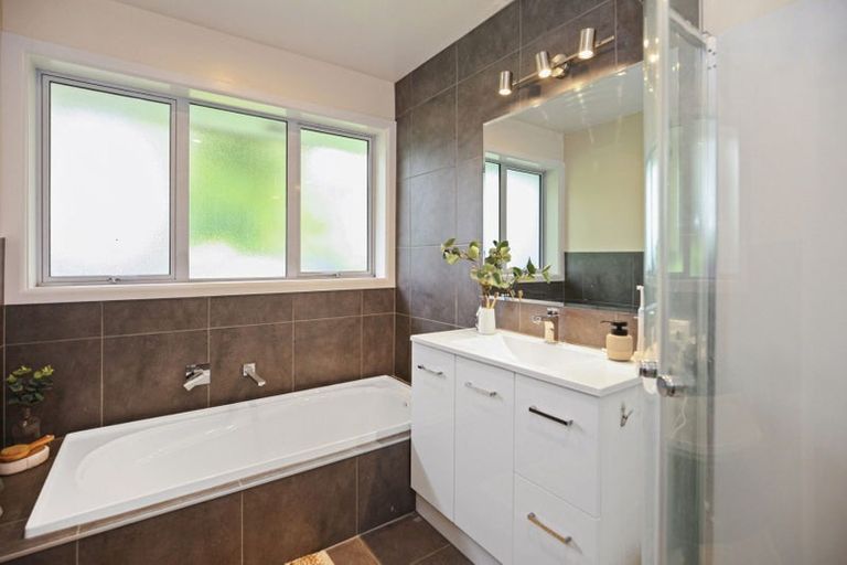 Photo of property in 87 Memorial Avenue, Ilam, Christchurch, 8053