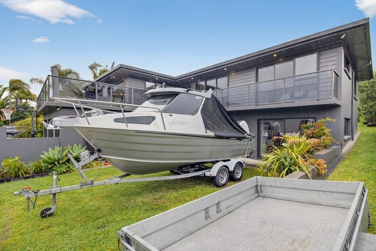 Photo of property in 16 Clyside Avenue, Half Moon Bay, Auckland, 2012