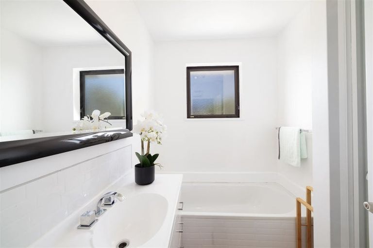 Photo of property in 20 Sawtell Place, Northcote, Christchurch, 8052