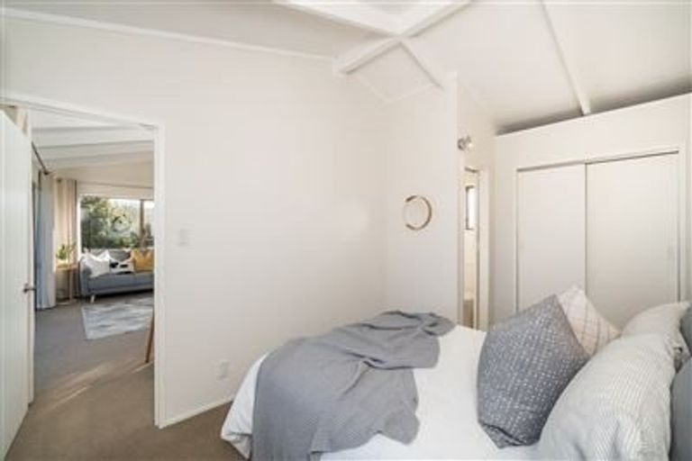 Photo of property in 1/18 Glenfield Road, Birkenhead, Auckland, 0626