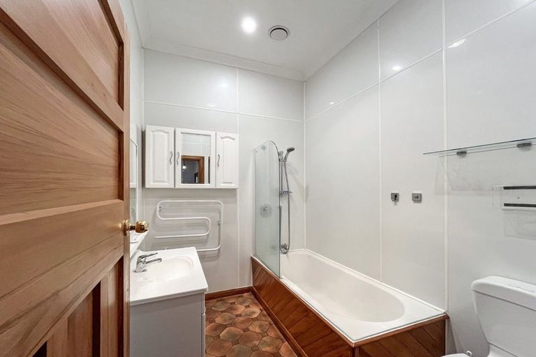 Photo of property in 10 Stanley Avenue, Palmerston North, 4414