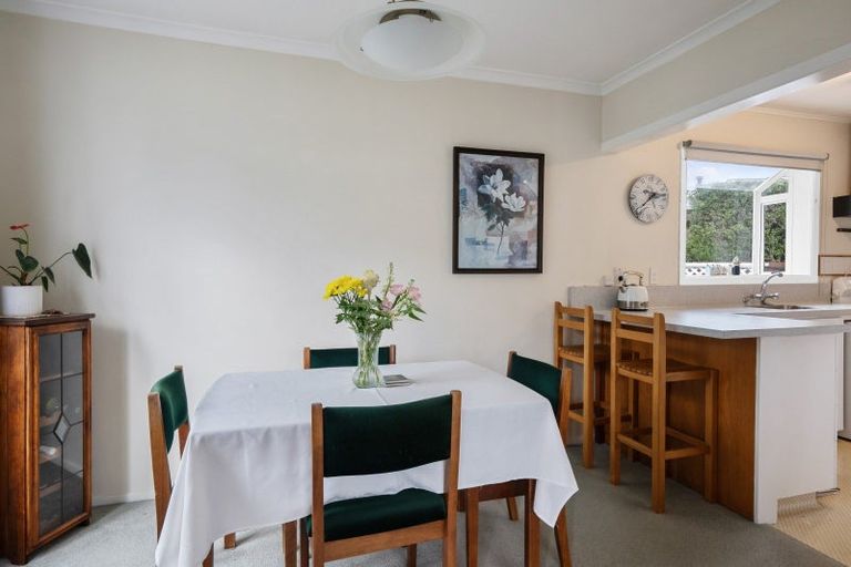 Photo of property in 20 Vista Crescent, Maoribank, Upper Hutt, 5018