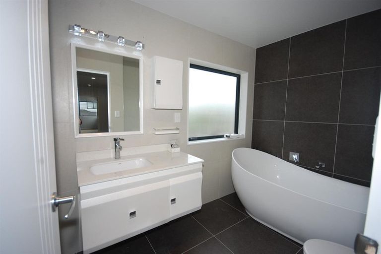 Photo of property in 120e Wellington Street, Howick, Auckland, 2014