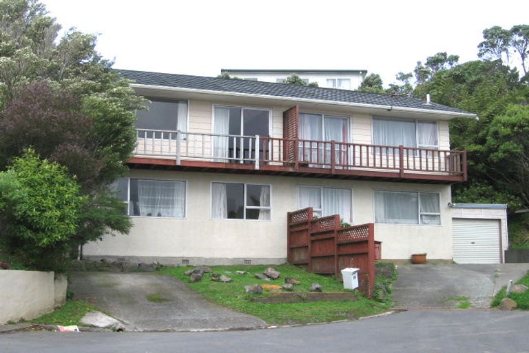 Photo of property in 19 Bloomsbury Grove, Newlands, Wellington, 6037