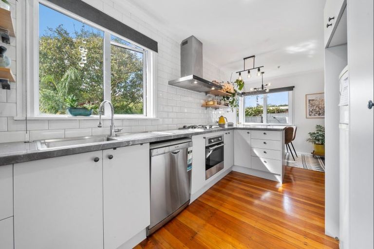 Photo of property in 2/5 Tokomaru Street, Welbourn, New Plymouth, 4312