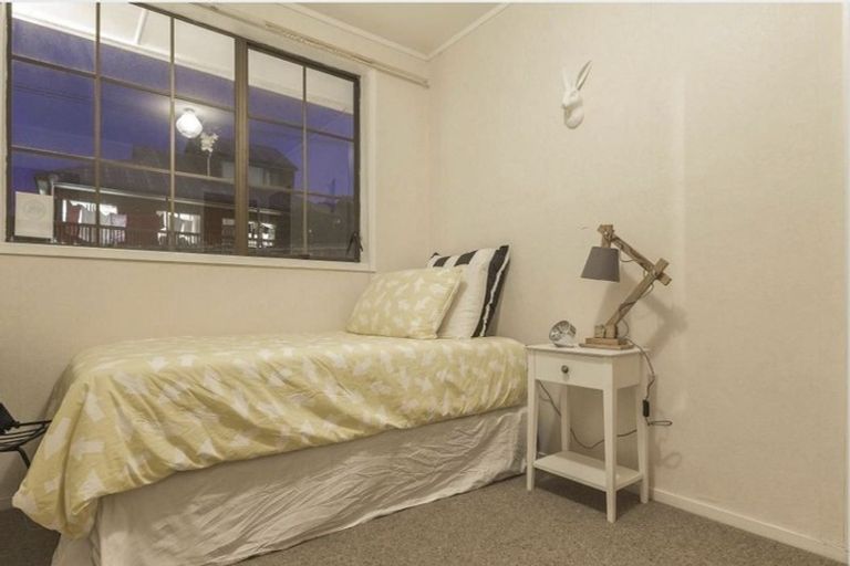 Photo of property in 5 Denarius Lane, Glendene, Auckland, 0602