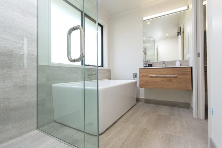 Photo of property in 2 Bellenden Crescent, Pokeno, 2402