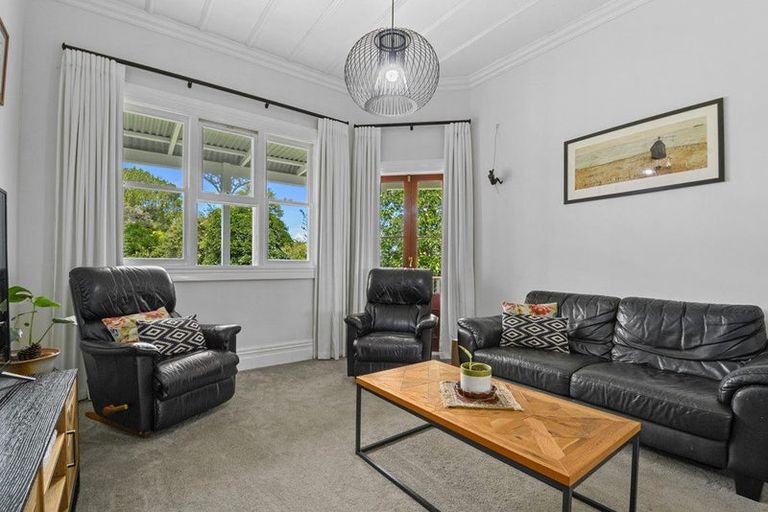 Photo of property in 43 Sunnyvale Road, Massey, Auckland, 0614