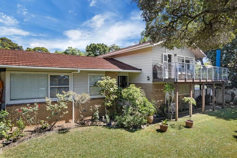 Photo of property in 2 Tudward Glade, Hillcrest, Auckland, 0627