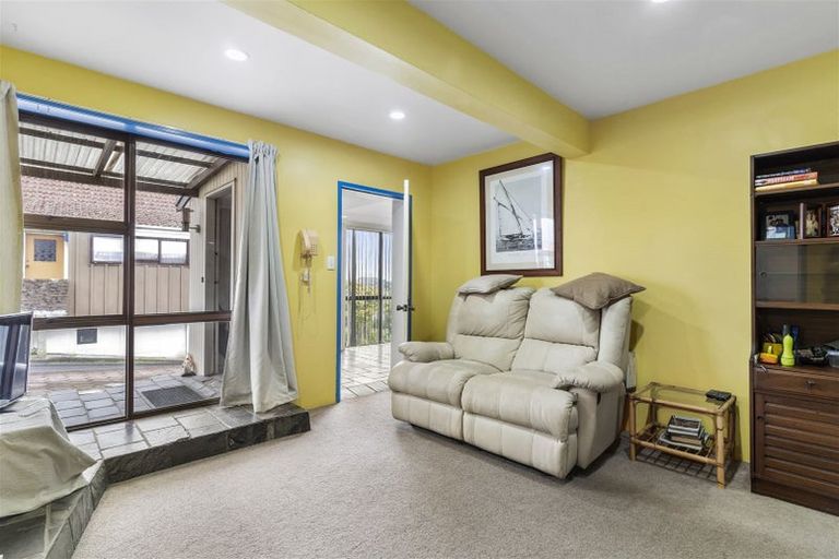 Photo of property in 1/15 Gwenand Place, Botany Downs, Auckland, 2010