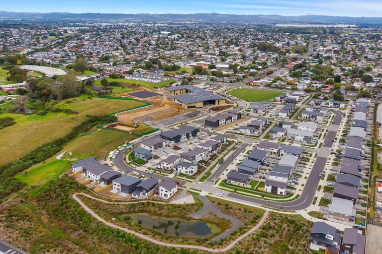 Photo of property in 2 Tara Lane, Manurewa, 2102