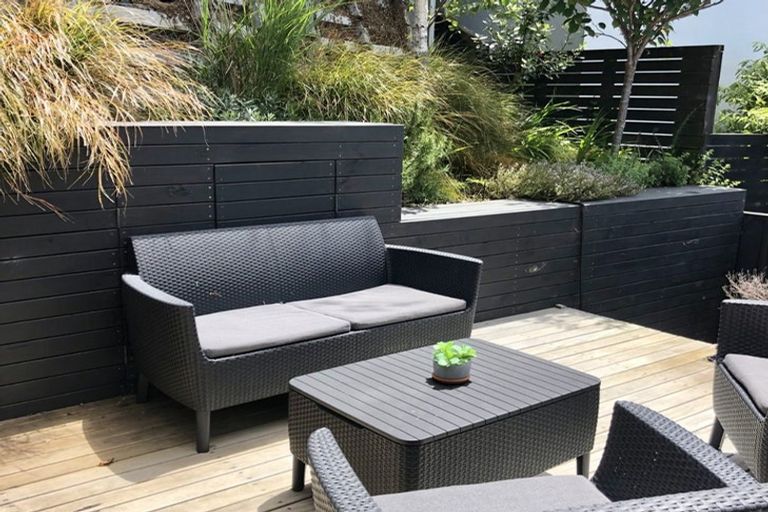 Photo of property in 5b Salmont Place, Kelburn, Wellington, 6012