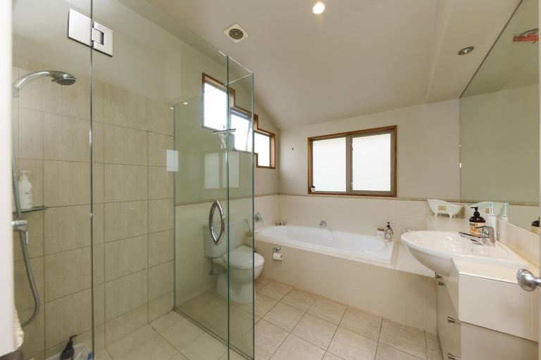 Photo of property in 2 Pastoral Lane, Hokowhitu, Palmerston North, 4410