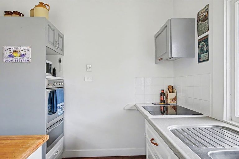 Photo of property in 10 Greenfield Street, Hector, 7822