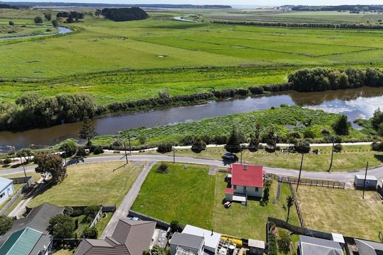 Photo of property in 32 Harbour Street, Foxton, 4814