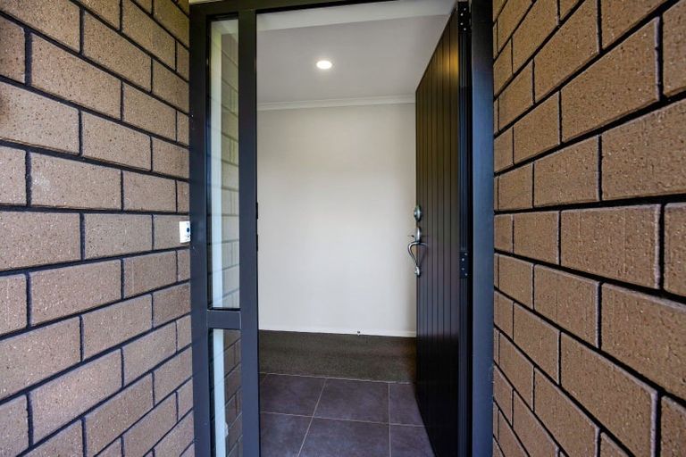 Photo of property in 120 Pohutukawa Place, Waiwhakaiho, New Plymouth, 4312