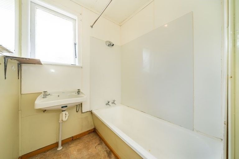 Photo of property in 72 Castor Crescent, Cannons Creek, Porirua, 5024