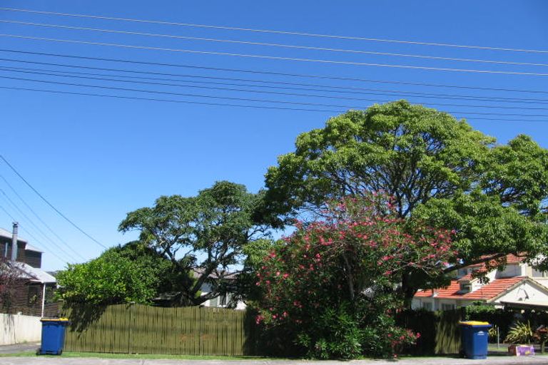 Photo of property in 18 Dallinghoe Crescent, Milford, Auckland, 0620