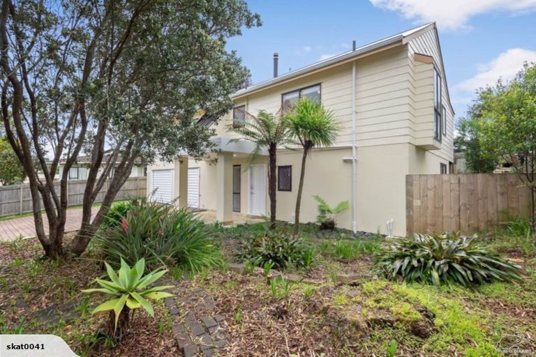 Photo of property in 19 Crosby Road, West Harbour, Auckland, 0618