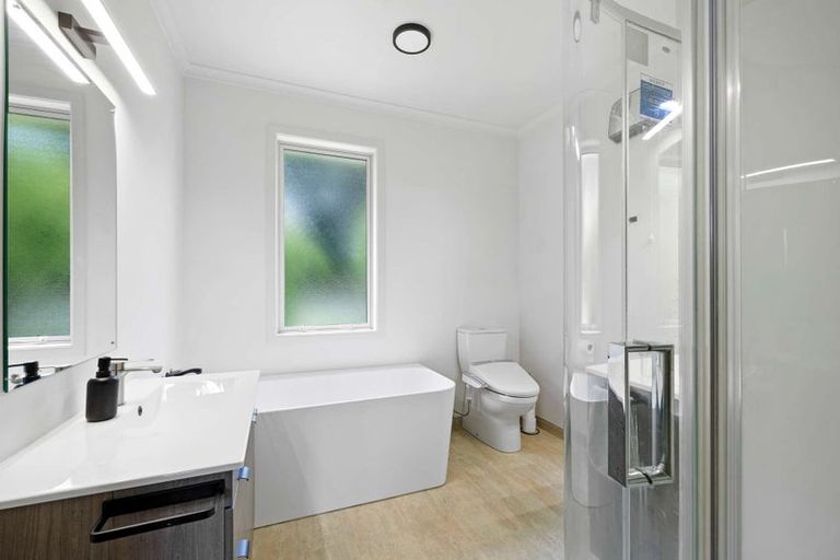 Photo of property in 410 South Road, Omata, New Plymouth, 4374