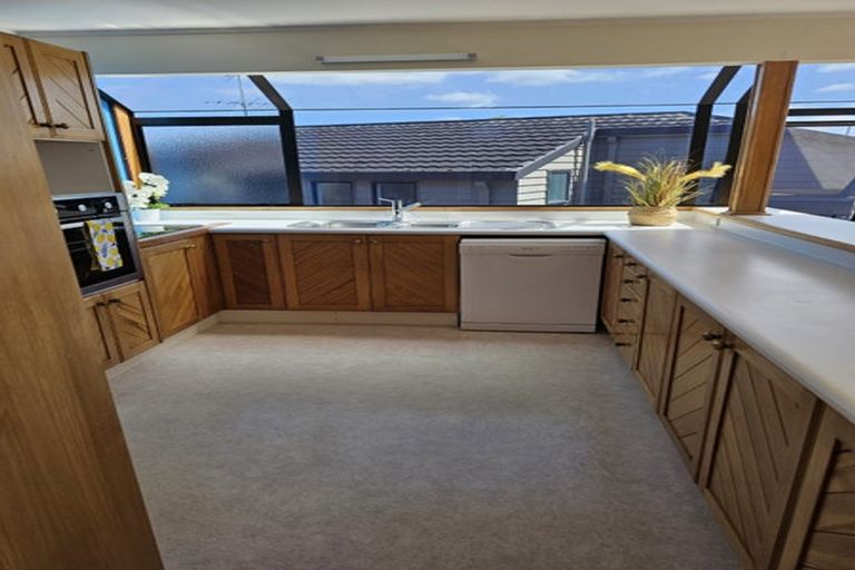 Photo of property in 1/979 Beach Road, Torbay, Auckland, 0630