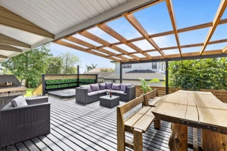 Photo of property in 27 Clarks Beach Road, Clarks Beach, 2122