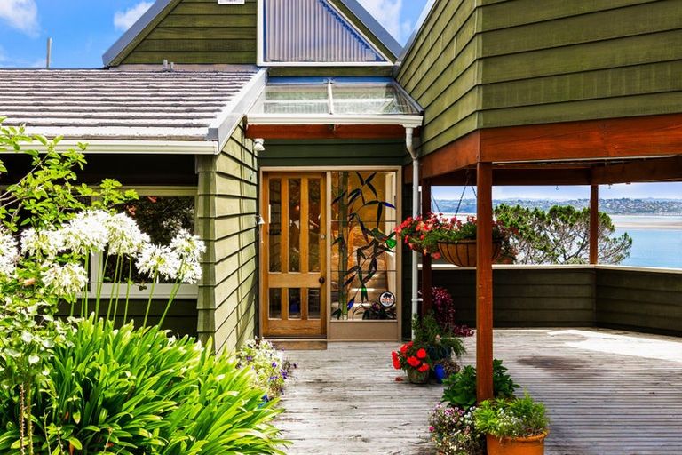 Photo of property in 32 Brigantine Drive, Beach Haven, Auckland, 0626