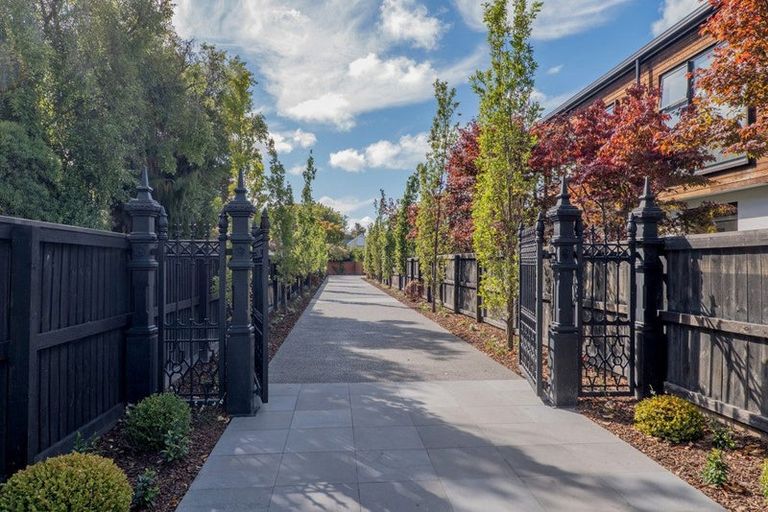 Photo of property in 66 Straven Road, Fendalton, Christchurch, 8014