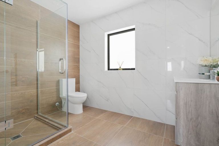 Photo of property in 4223b Great North Road, Glendene, Auckland, 0602