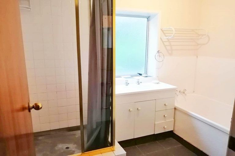 Photo of property in 11 Kingussie Place, Highland Park, Auckland, 2010