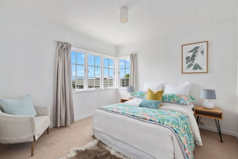 Photo of property in 127 Forrest Hill Road, Forrest Hill, Auckland, 0620