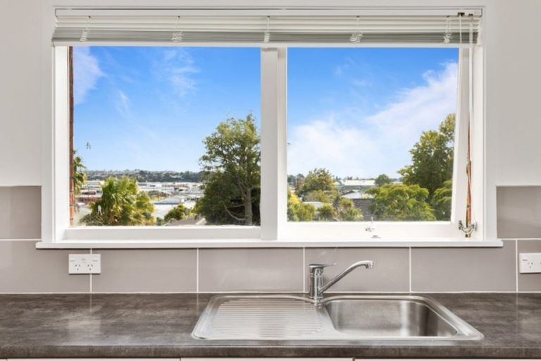 Photo of property in 1/22 Velma Road, Hillcrest, Auckland, 0627