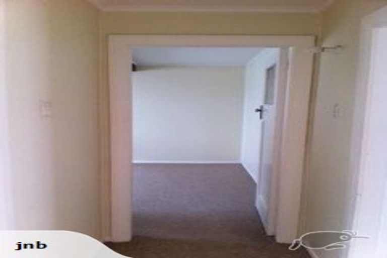 Photo of property in 8 Rixon Grove, Mount Victoria, Wellington, 6011