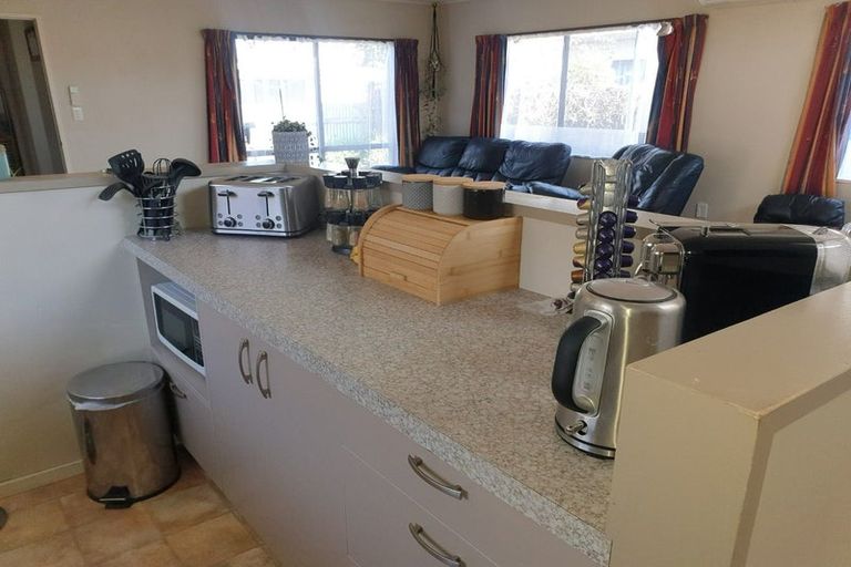 Photo of property in 2/708 Terrace Road, Parkvale, Hastings, 4122