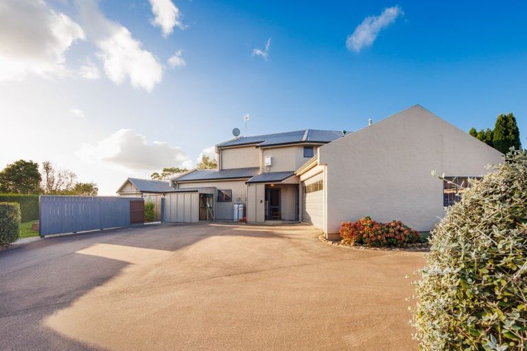 Photo of property in 45 Waicola Drive, Fitzherbert, Palmerston North, 4471