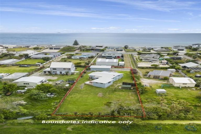 Photo of property in 450 Pukehina Parade, Pukehina, Te Puke, 3189