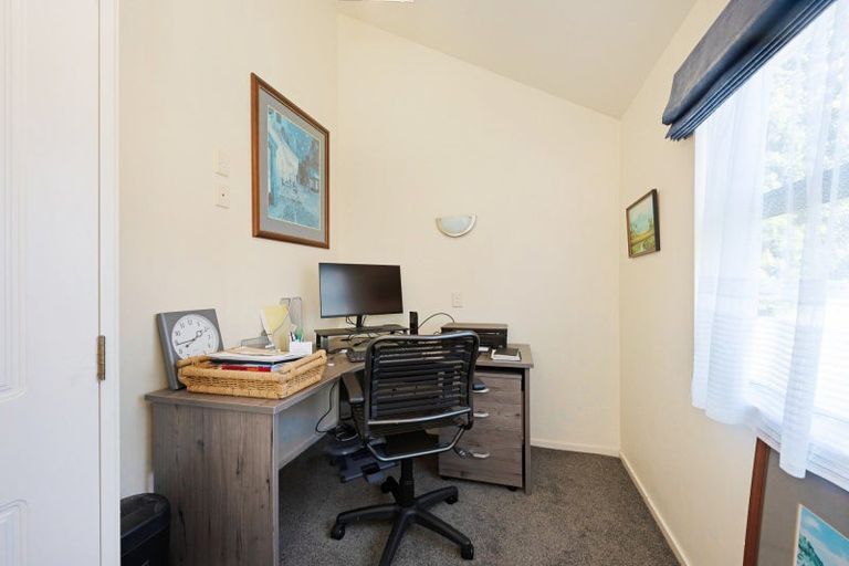 Photo of property in 19 Sea Poppy Way, Otaihanga, Paraparaumu, 5036