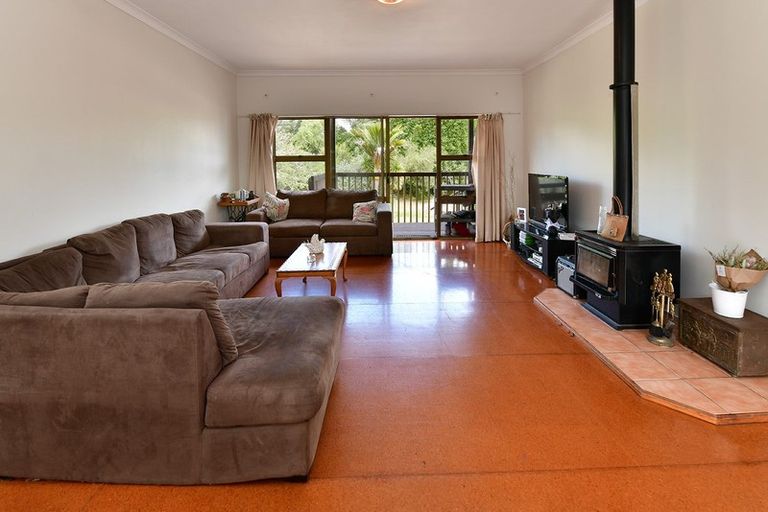 Photo of property in 119 Awaroa Road, Helensville, 0800