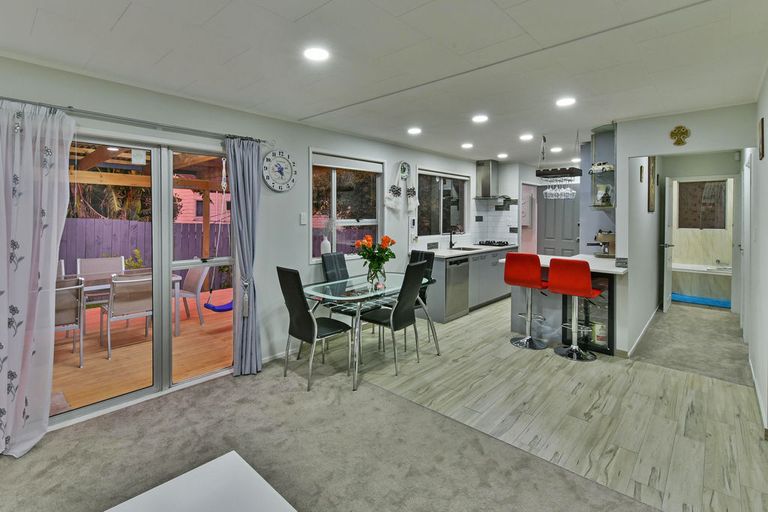 Photo of property in 2/21 Komako Place, Papatoetoe, Auckland, 2025