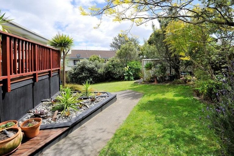 Photo of property in 20 Santiago Crescent, Unsworth Heights, Auckland, 0632
